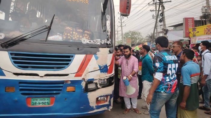 ঈদযাত্রা নির্বিঘ্নে যুবদল নেতার তৎপরতা