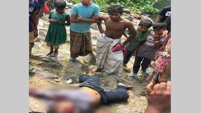 সিরাজগঞ্জে সেলফি তুলতে গিয়ে ট্রেনের ধাক্কায় প্রাণ গেল ২ যুবকের