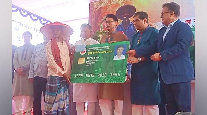 শিক্ষামন্ত্রী বগুড়া শিবগঞ্জে ৩১৪৭ জন কৃষক/কৃষাণীকে কৃষক কার্ড বিতরণ