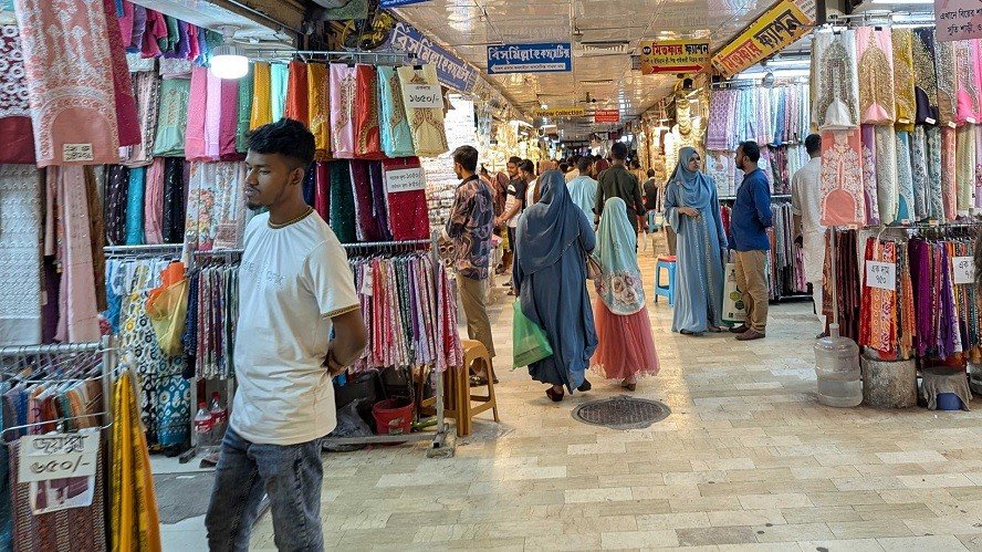 রাত ৮টা পর্যন্ত দোকান খোলার অনুমতি চায় ব্যবসায়ীরা