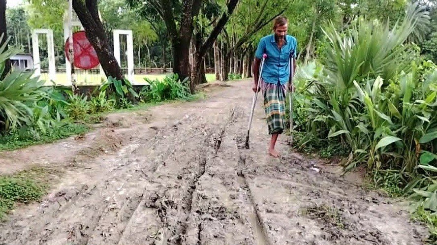 বাউফলে কাঁচা রাস্তা পাকা হয়নি ৫০ বছরেও