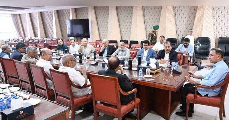 সংবাদপত্রের স্বাধীনতায় কারও সঙ্গে বৈরী আচরণ নয়: প্রধানমন্ত্রী