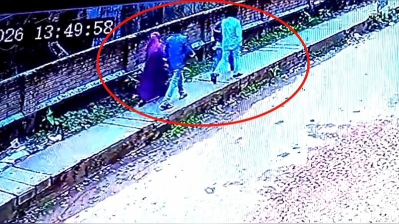 ঝিনাইদহে কেক তৈরির উপকরণ বিক্রয়ের প্রলোভনে আড়াই লাখ টাকার স্বর্ণালংকার হাতিয়ে নেওয়ার অভিযোগ