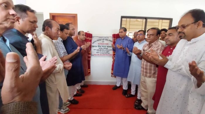 বগুড়ার শিবগঞ্জে ইউনিয়ন ভূমি অফিসের নতুন ভবন উদ্বোধন করলেন: প্রতিমন্ত্রী শাহে আলম