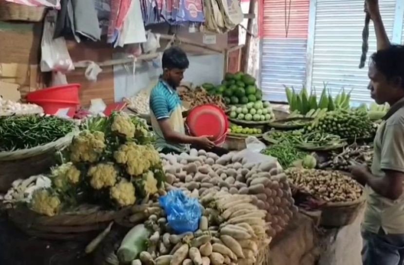 রাজবাড়ীতে কাঁচা মরিচের দামে আগুন, সবজির বাজারেও অস্থিরতা
