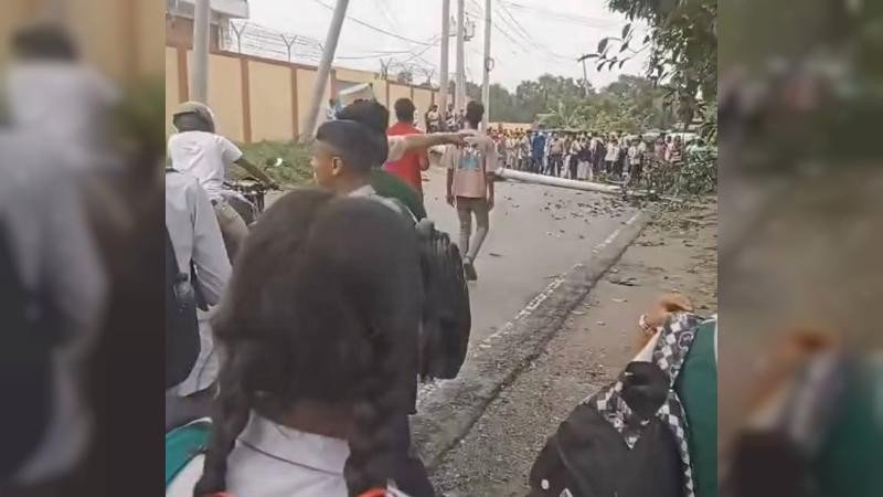 কালীগঞ্জে বিদ্যুতের খুঁটি উপড়ে প্রাণ হারালেন স্কুল শিক্ষিকা, আহত ২