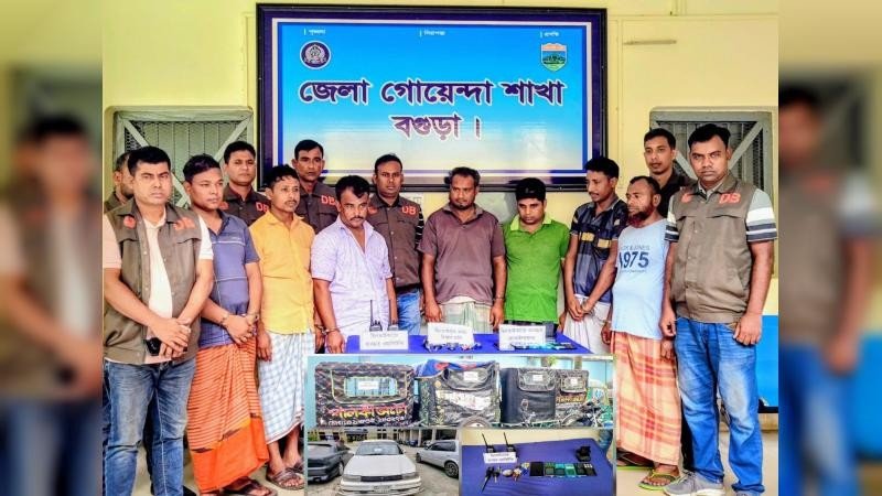 ডিবি বা সাংবাদিক পরিচয়ে সাধারণ চালকদের টার্গেট করে ছিনতাই