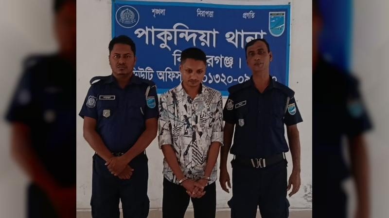 গৃহবধূকে ধর্ষন ও ভিডিও ধারণের অভিযোগে মাজারের খাদেম গ্রেফতার