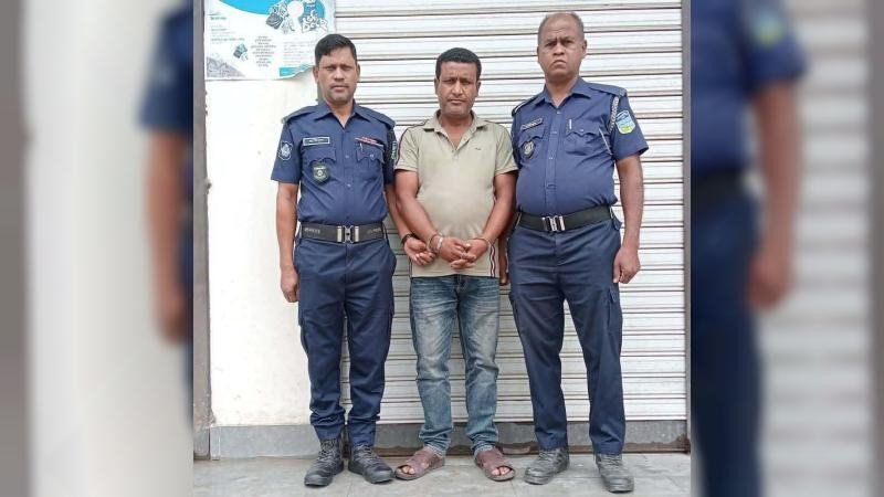 কলেজ ছাত্রীকে জোরপূর্বক বিয়ে ও ধর্ষণের অভিযোগে গ্রেপ্তার ১
