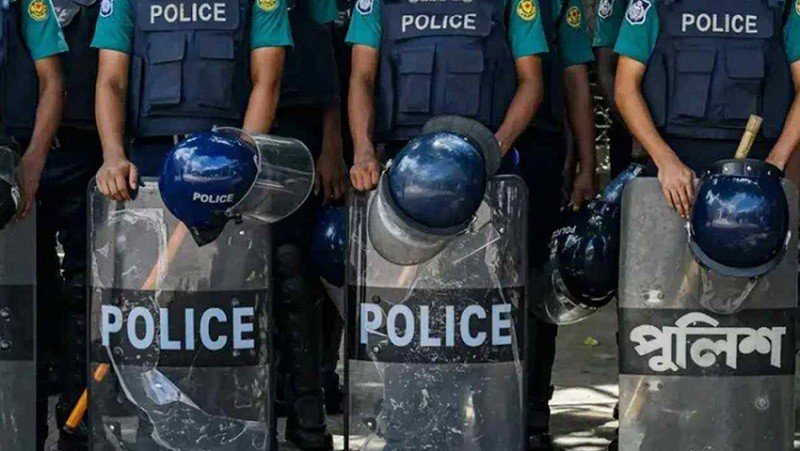 পুলিশের ওপর হামলা চালিয়ে অস্ত্র ছিনতাই, আহত দুই পুলিশ সদস্য