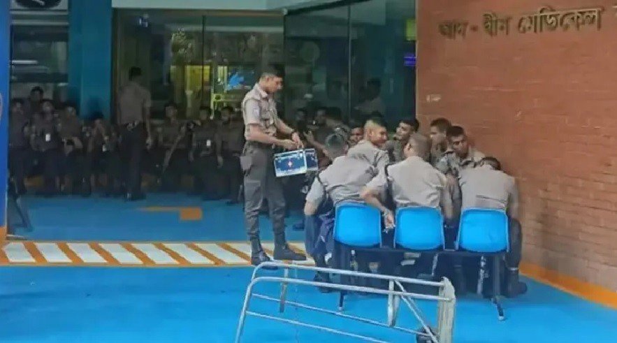 আদ্-দ্বীন হাসপাতালের লাইসেন্স বাতিলের পর পুলিশ মোতায়েন