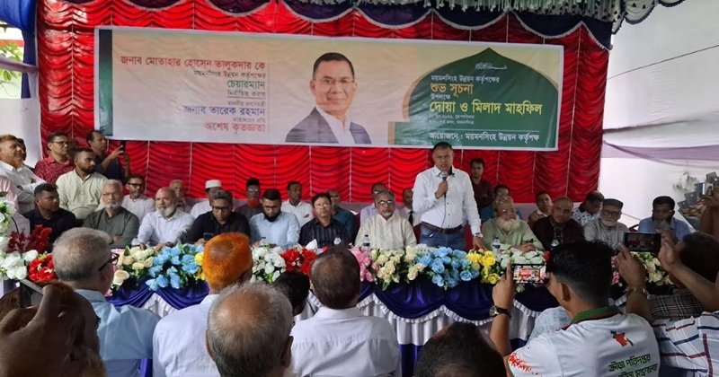 ময়মনসিংহ উন্নয়ন কর্তৃপক্ষের যাত্রা শুরু, ফুলেল শুভেচ্ছায় চেয়ারম্যানকে বরণ
