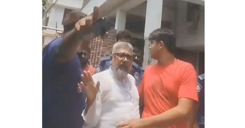 আওয়ামী লীগ নেতাকে পুলিশের থেকে ছিনিয়ে নিলো কর্মীরা!