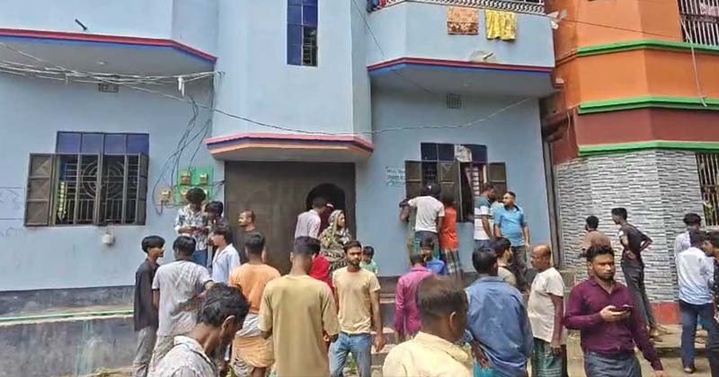 রায়পুরে একই পরিবারের ৩ জনকে কুপিয়ে হত্যা