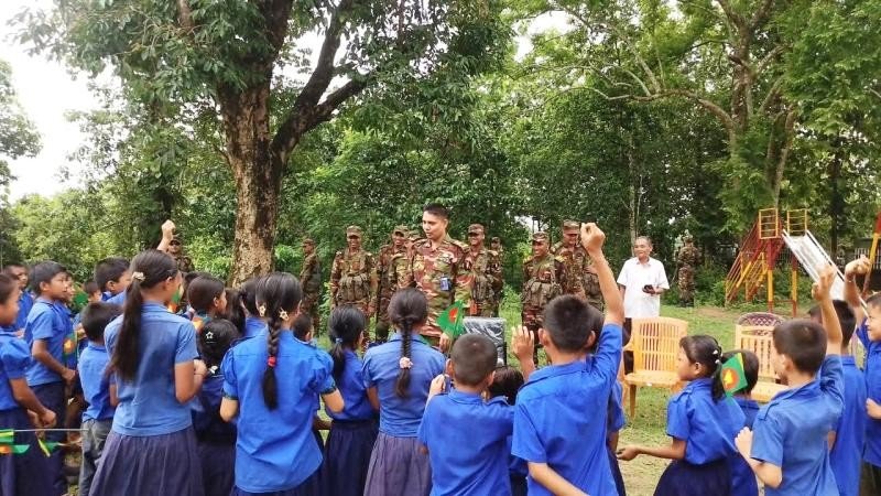 পানছড়ির চিকনচান কার্বারীপাড়ায় পানির অভাব দূর করলো সেনাবাহিনী