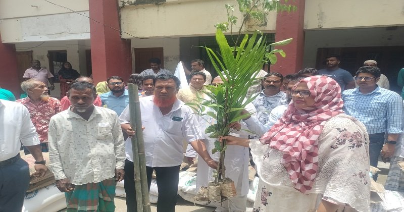 আখাউড়ায় ১৯৪৪ জন কৃষকের মাঝে কৃষি উপকরণ বিতরণ