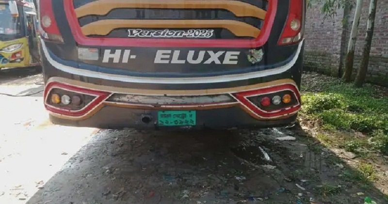 জলঢাকায় বাসের চাকায় পিষ্ট হয়ে নারী শ্রমিক নিহত