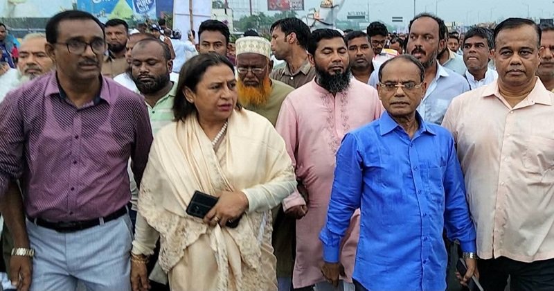 প্রধানমন্ত্রীকে দেখার জন্য পদ্মা সেতুর মাওয়া প্রান্তে জনতার ঢল