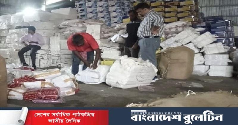 বেনাপোল বন্দরের শেডে মিলল নিখোঁজ ১৯ প্যাকেজ ভারতীয় পণ্য