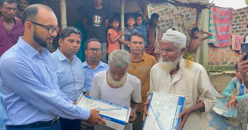 ১১ দৃষ্টি প্রতিবন্ধী পেল প্রধানমন্ত্রীর উপহার