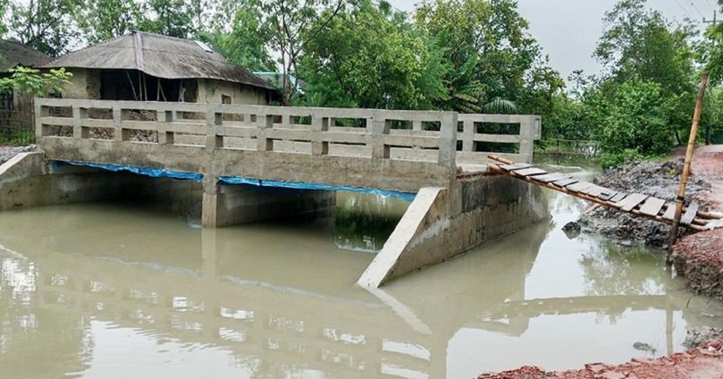 শ্যামনগরে সংযোগ সড়কবিহীন সেতুর কারণে ৮ গ্রামের মানুষের দুর্ভোগ