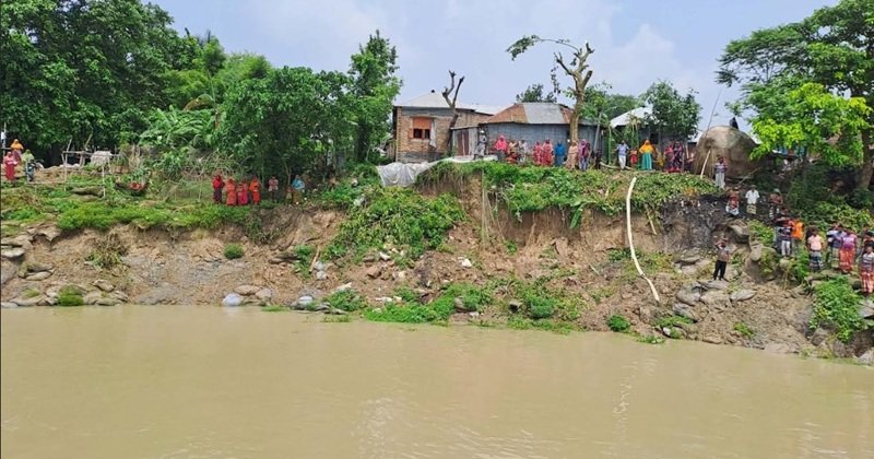 পদ্মার ভয়াল ভাঙনে বিলীনের পথে ফয়জুল্লাহপুর, হুমকিতে রায়টা বেড়িবাঁধ
