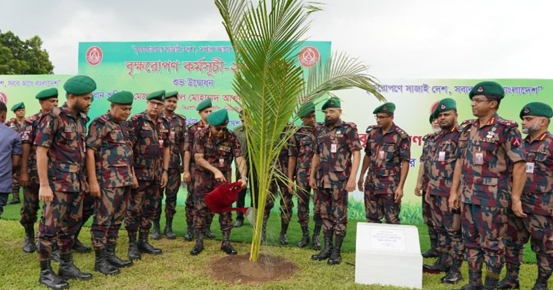 পিলখানায় ‘বৃক্ষরোপণ কর্মসূচি-২০২৬’-এর উদ্বোধন করলেন বিজিবি মহাপরিচালক