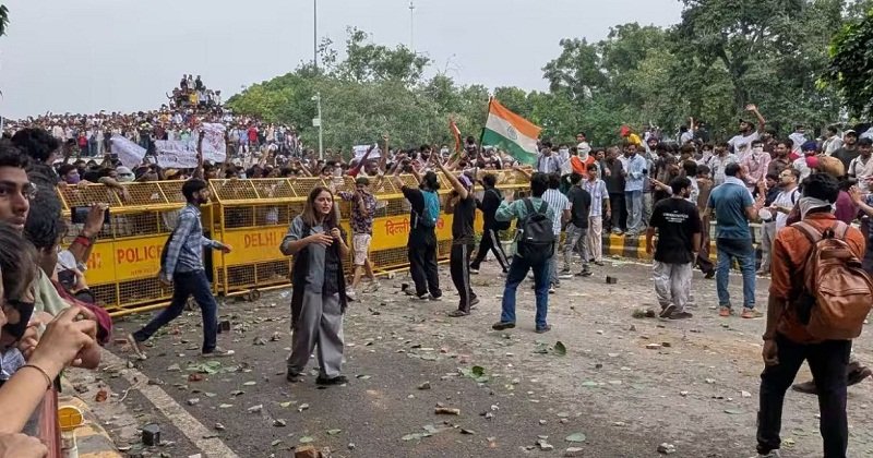 শিক্ষামন্ত্রীর পদত্যাগের পরও দুর্বার আন্দোলন চলমান, এরপর কোন দাবি?