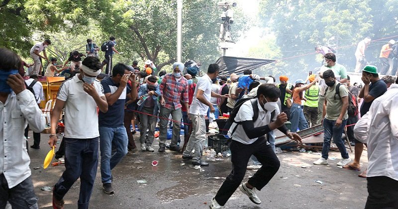 শিক্ষামন্ত্রীর পদত্যাগের পর এবার ভারতের সরকার পতনের ডাক!