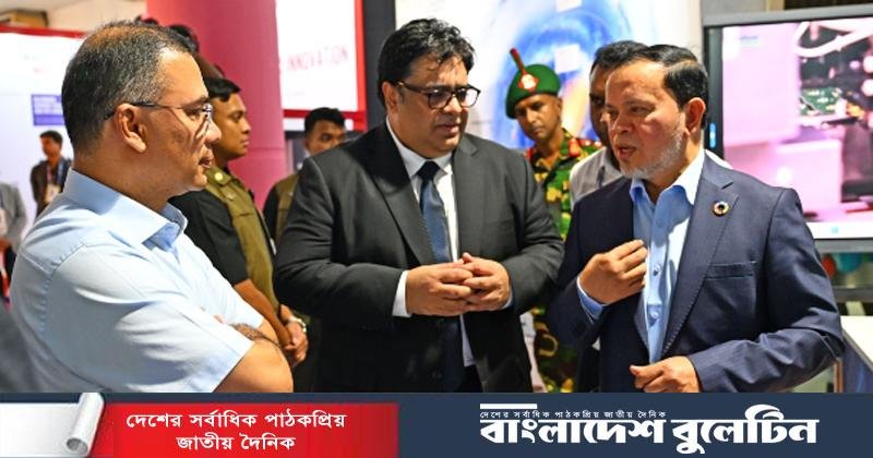 ড্যাফোডিল কম্পিউটার্স প্যাভিলিয়ন পরিদর্শনে প্রধানমন্ত্রী