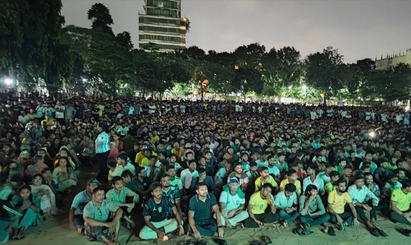 তিতুমীর কলেজে বড় পর্দায় বিশ্বকাপ প্রদর্শন শুরু, শিক্ষার্থীদের উচ্ছ্বাস