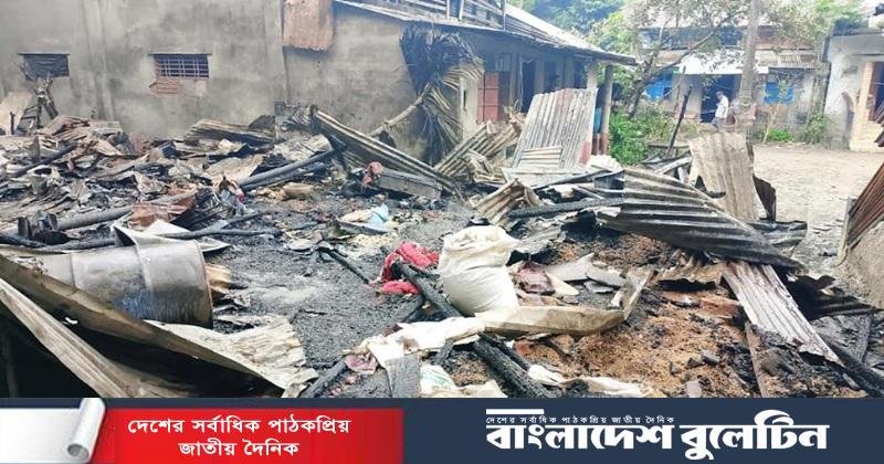 বামনায় গভীর রাতে আগুনে চার বসতঘর ক্ষতিগ্রস্ত, তিনটি ভস্মীভূত