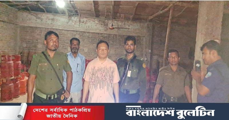 চন্দনাইশে অবৈধ এলপিজি ‘ক্রস ফিলিং’ গুদামে মধ্যরাতে অভিযান, খালি সিলিন্ডার জব্দ