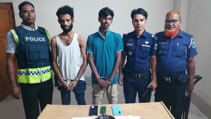 ঈশ্বরদীতে রিভলবার ও ৪০০ পিস ইয়া*বাসহ গ্রেপ্তার ২