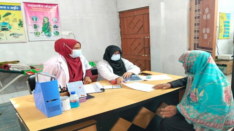 লালমনিরহাটে গিভিং গ্রেস ফাউন্ডেশনের বিনামূল্যে চিকিৎসাসেবা