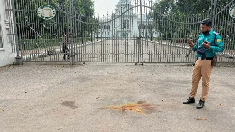 কাদেরদের মৃত্যুদণ্ডের রায়ের পর সুপ্রিম কোর্টে ককটেল বিস্ফোরণ
