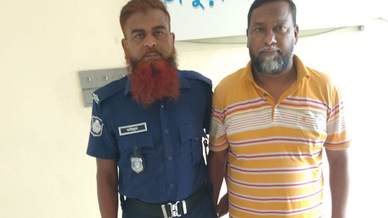 টাকা নিয়ে ৬ বছরেও ইট না দেওয়ায় ভাটা মলিক গ্রেফতার