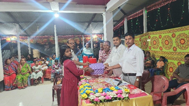 ঝিনাইগাতীতে দুর্গাপূজা উপলক্ষে আরতি প্রতিযোগিতা ও পুরস্কার বিতরণ