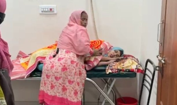 মুঘলাই পাঠাতে দেরি হওয়ায় সহকারীকে বেধড়ক পেটালেন নারী চিকিৎসক