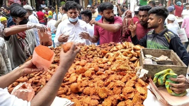 ফুটপাতের পিঠা-পুরির দোকানেরও লাগবে নিবন্ধন