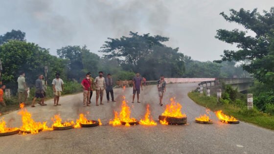 খাগড়াছড়ি-রাঙামাটিতে চলছে আধাবেলা অবরোধ, বন্ধ দূরপাল্লার বাস