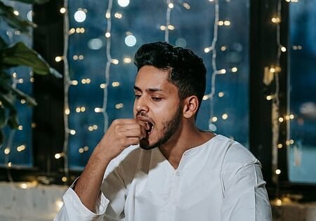 খাওয়ার সময় অস্বাভাবিক ঘাম হয় কেন?