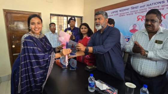 বদলগাছীর তিন নারী হ্যান্ডবল খেলোয়াড়কে সংবর্ধনা