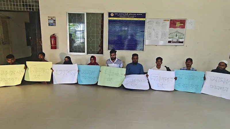 মধ্যরাতে নিয়োগপত্র পেলেন ২০ প্রাথমিক শিক্ষক প্রার্থী