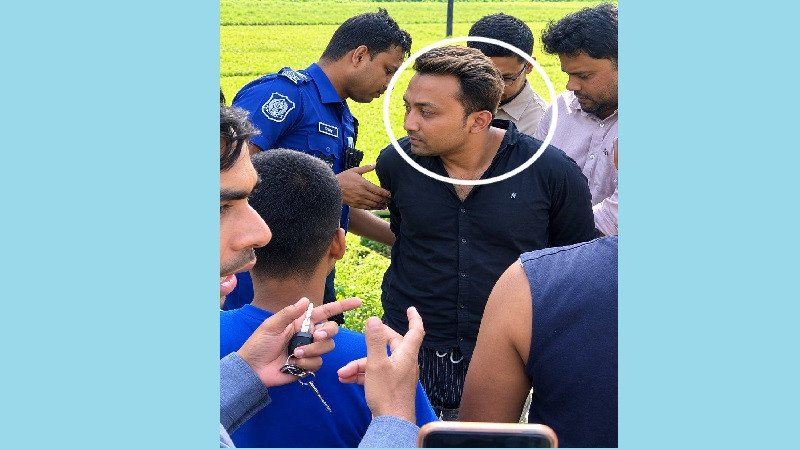 ছেলের ছুরিকাঘাতে মা নিহত, গুরুতর আহত বাবা