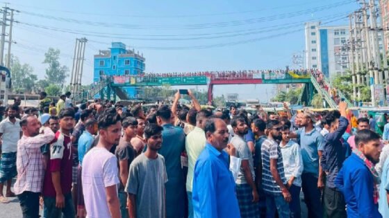 অটোরিকশাচালকদের অবরোধে অচল ঢাকা-টাঙ্গাইল মহাসড়ক