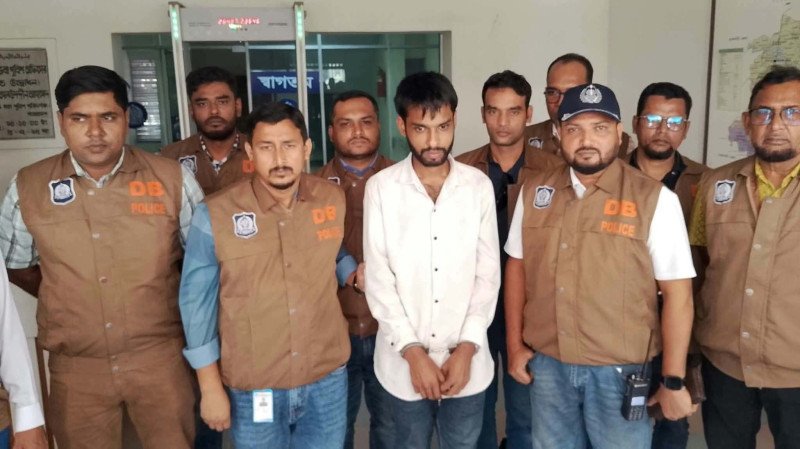 সিংড়ায় প্রতারণার অভিযোগে গ্রেপ্তার ১
